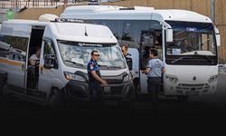 İzmir’de servis denetimleri sıkılaştırıldı: Ruhsatsız araçlar trafikten men edildi