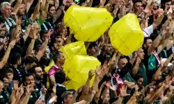 Tribünde 'Sarı torba' sallayanlar hakkında karar