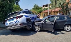 Nazilli'de polis aracı ile otomobil çarpıştı: 2 kişi hastanelik!