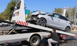 Aydın'da 3 kişinin yaralandığı zincirleme kaza araç kamerasında