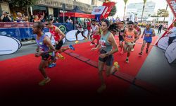 9 Eylül coşkusu yarı maratonla taçlandı: İzmir'de rekor kırıldı!