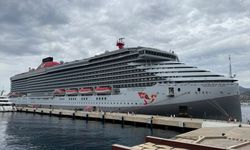 Bodrum'a 'Scarlet Lady' kruvaziyeriyle 2 bin 560 turist geldi