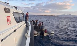 İzmir açıklarında 19 düzensiz göçmen yakalandı