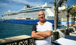 Kuşadası'na 1 günde 2 kruvaziyerle denizden 7 bin 818 turist geldi