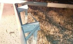 Otomobil bariyere ve elektrik direğine çarptı: 1 ölü, 3 yaralı