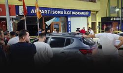 Kontrolden çıkan araç parti binasına daldı... Sürücü yaralandı!