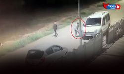 Araçların lastiklerini kesip kaçtılar: Vandallar kamerada!