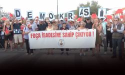 Foça'da AK Parti'ye geçen başkan Fıçı'ya kırmızı kartlı protesto!