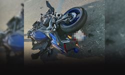 Motosiklet minibüse çarptı: Sürücü kurtarılamadı