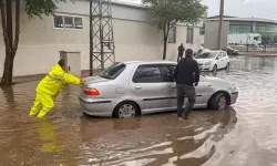 Uşak'ta sağanak nedeniyle yollar kapandı