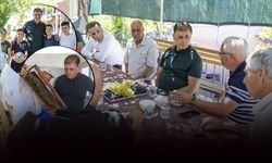 Üreticiyle bal sağdı, çocuklarla top oynadı, halkın derdini dinledi: Tugay'dan Bergama turu!