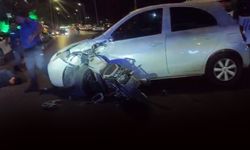 Yer: İzmir... Otomobille motosiklet çarpıştı: 2 kişi hastanelik!
