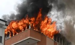 Antalya'da 5 katlı binanın terasında korkutan yangın