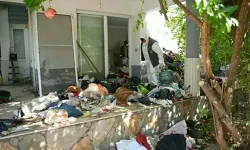 Kuşadası'nda 3 katlı evden 6 kamyon çöp çıktı
