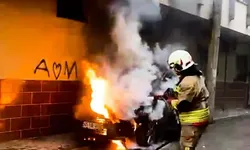 Turgutlu'da park halindeki hafif ticari araç alev aldı