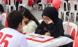 İzmir'de öğrenciler zeka oyunları turnuvasında buluştu