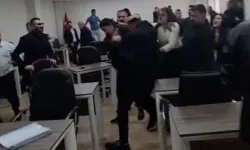 Belediye meclis toplantısında kavga çıktı: Yumruklar havada uçuştu