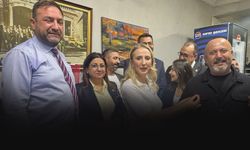 CHP Bayraklı’da yeni üyelerle gövde gösterisi! 57 kişi rozet taktı