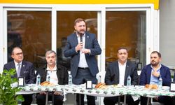 CHP İzmir sahadan ayrılmıyor! Gümrükçü ve Uzun’dan Narlıdere’de saha çalışması