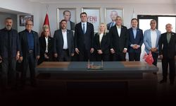Karşıyaka’da CHP’den istifa eden 5 meclis üyesi Yeni Parti’ye katıldı!