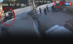 İzmir'de feci kaza kamerada: Sürücü ağır yaralı!