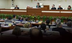 Kınay ve CHP'li Meclis Üyeleri arasında sert tartışma: AK Parti'ye geçince YENİ Parti'yi mi eleştireceksin!