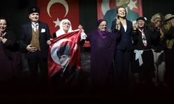 Konak’ın çınarlarından unutulmaz Cumhuriyet gösterisi!