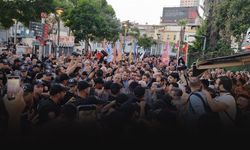 İzmir’de ‘siyasi transfer’ protestosu: Polis müdahalesi geldi