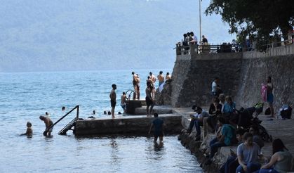 Tatil gününde sahiller doldu, taştı