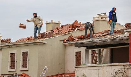 Çeşme'de hortumun izleri siliniyor! 'Bomba atılmış gibiydi'