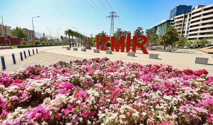 Tam kapanma sürecinin ilk gününde İzmir'de sokak ve meydanlar sessizliğe büründü