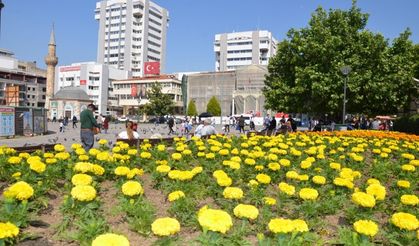 İzmir'e yaz erken geldi