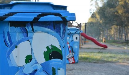 İzmir’de parklara renk geldi... Çöp kutuları sanat eserine dönüştü