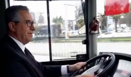 Başkan Arda otobüsü aldı, direksiyon başına geçti