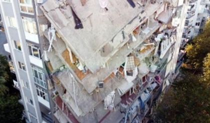 İzmir'de yıkımın enkazı havadan görüntülendi