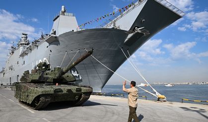 TCG Anadolu, İzmir Alsancak Limanı'nda!