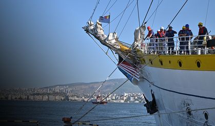 'Yüzen tarih' Nava Scoala Mircea, İzmir Alsancak Limanı'na demirledi