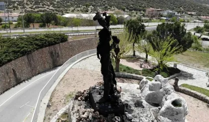 Denizli'deki heykel yangınıyla ilgili 1 çocuk gözaltına alındı