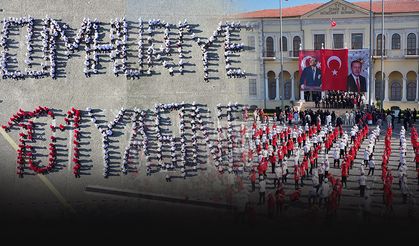 29 Ekim heyecanı dört bir yanı sardı! İşte kırmızılara bürünmüş İzmir'den kareler