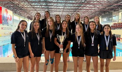 İzmir rüzgar gibi esti... Kızlar şampiyonluk ile döndü!