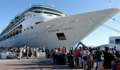 "Yüzen oteller", Kuşadası'na 9 bin 350 turist getirdi