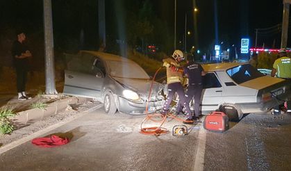 Manisa'da iki otomobilin çarpışması sonucu 7 kişi yaralandı