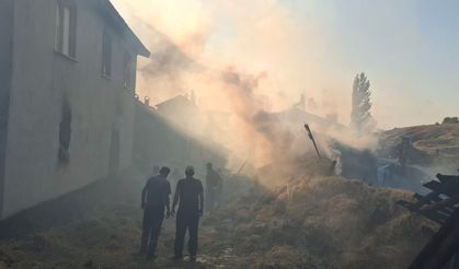 Kütahya'da ev yangınında alevler bitişikteki 4 eve daha sıçradı