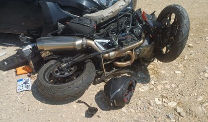 Otomobille çarpışan motosikletin sürücüsü yaralandı