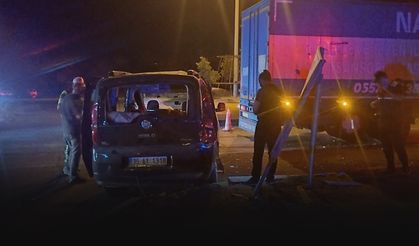 Kamyonla otomobil çarpıştı...  Feci kazada ölü ve yaralılar var!