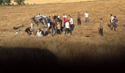 Kontrolden çıkan otomobil tarlaya devrildi: 1 ölü, 5 yaralı!