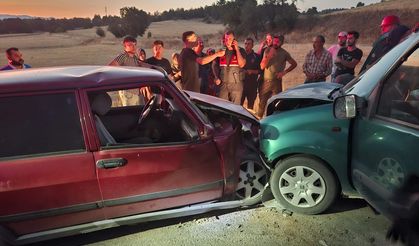 Kütahya'da otomobil ile hafif ticari araç çarpıştı: 2 kişi yaşamını yitirdi!