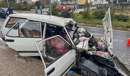Otomobil tıra arkadan çarptı: Aynı aileden 4 kişi yaralandı