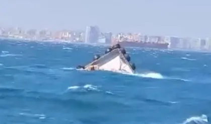 İstanbul'da şiddetli rüzgar: Tekne alabora oldu