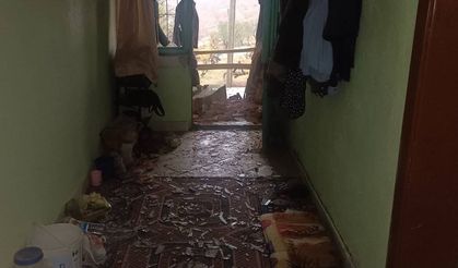 Uşak'ta yıldırım düşen evde hasar oluştu